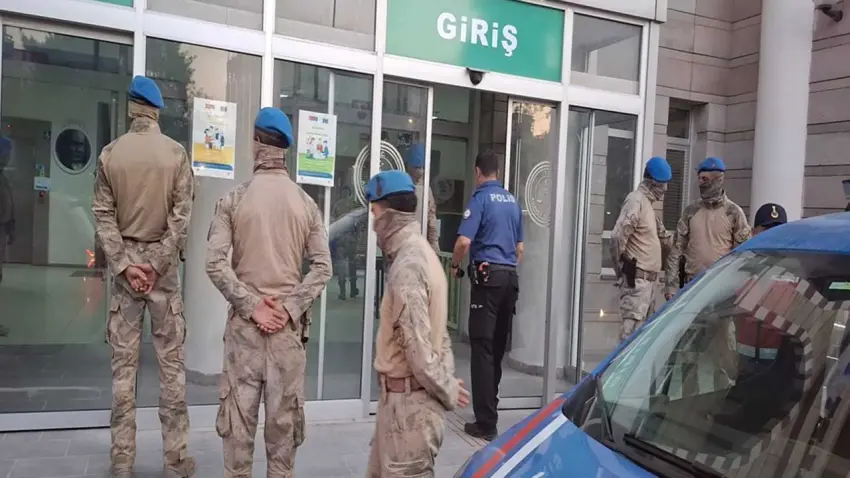 Milyonluk hareketlilik deşifre oldu: Kuşadası'ndaki kooperatif operasyonunda 3 tutuklama haberinin görseli