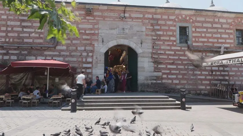 Mısır Çarşısı'nda korkutan yangın  haberinin görseli