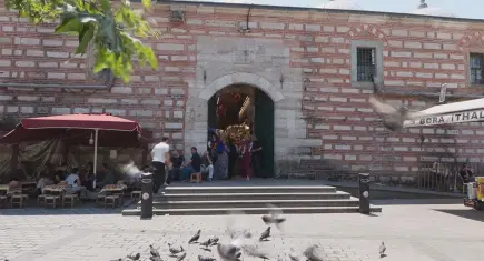 Mısır Çarşısı'nda korkutan yangın 