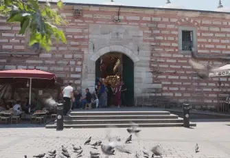 Mısır Çarşısı'nda korkutan yangın 
