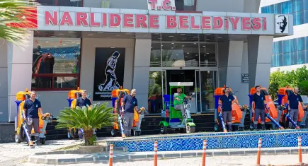 Narlıdere’de temizlik filosuna güç: Yeni nesil akülü süpürgeler göreve başladı
