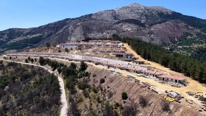 Ödemiş’te afet konutlarının inşasında sona gelindi: Hak sahiplerine teslim ediliyor haberinin görseli