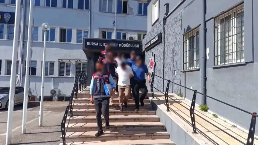 'Sahte polis' çetesinden 100 milyon liralık vurgun: Yaşlı çifte tatlı ikram edip delilleri sildiler haberinin görseli