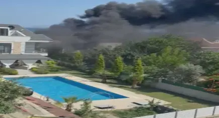 Silivri'de sitede yangın paniği: 2 katlı villa alev alev yandı