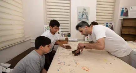Avrupa'nın peşinden koştuğu "İzmir Kırmızısı" çocukların ellerinde hayat buluyor!