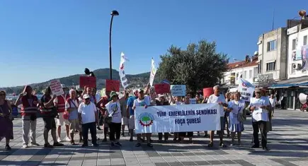 Foça'da emeklilerden maaş isyanı: Bu ülkenin köküne sahip çıkın