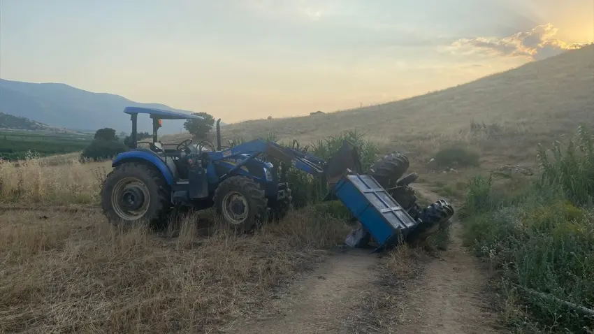 İzmir haber: Ödemiş'te traktör devrildi, 16 yaşındaki sürücü yaralandı haberinin görseli