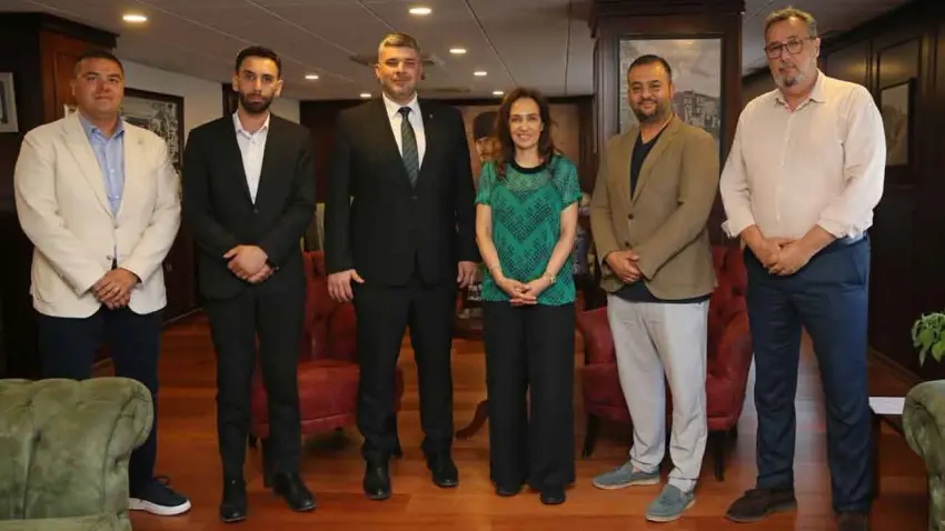 Karşıyaka'da belediye-kulüp zirvesi: Salon sorunu masaya yatırıldı haberinin görseli