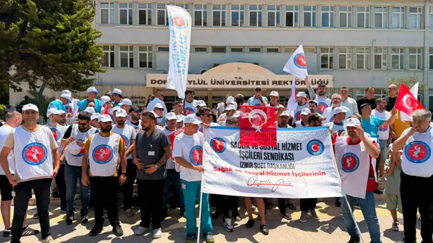 Mobbing, işten çıkarma, izin engeli: Hastane emekçilerinden rektörlük önünde sert çıkış haberinin görseli