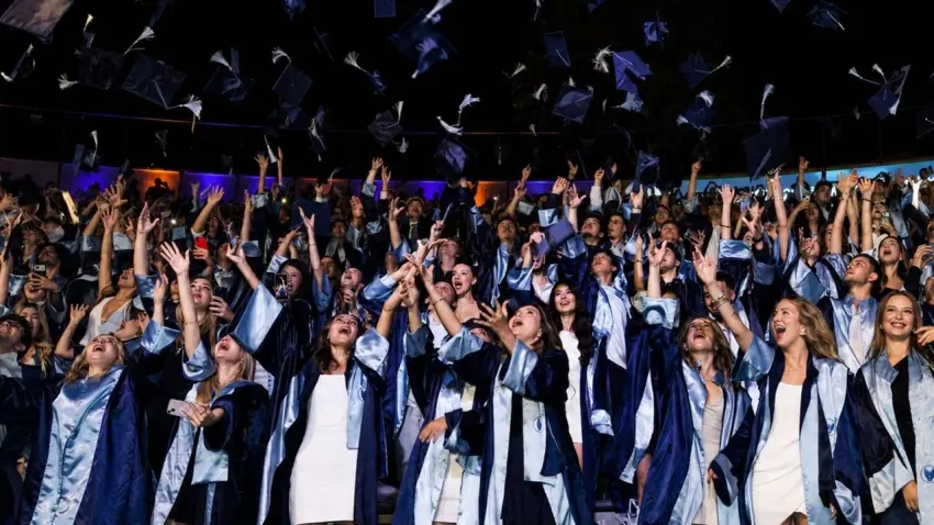 Yaşar Üniversitesi’nde mezuniyet coşkusu haberinin görseli