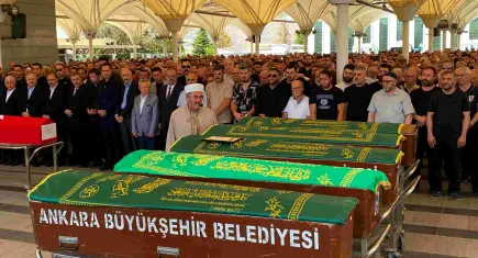 Babasının öldürdüğü genç son yolculuğuna uğurlandı