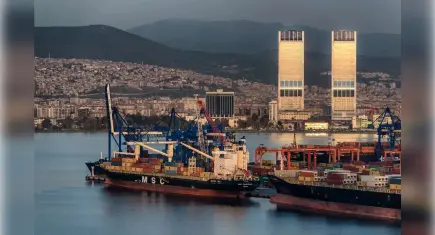 İzmir'in ihracatı gaz kesmiyor: Yılın ilk yarısında 7 milyar dolar eşiği aşıldı