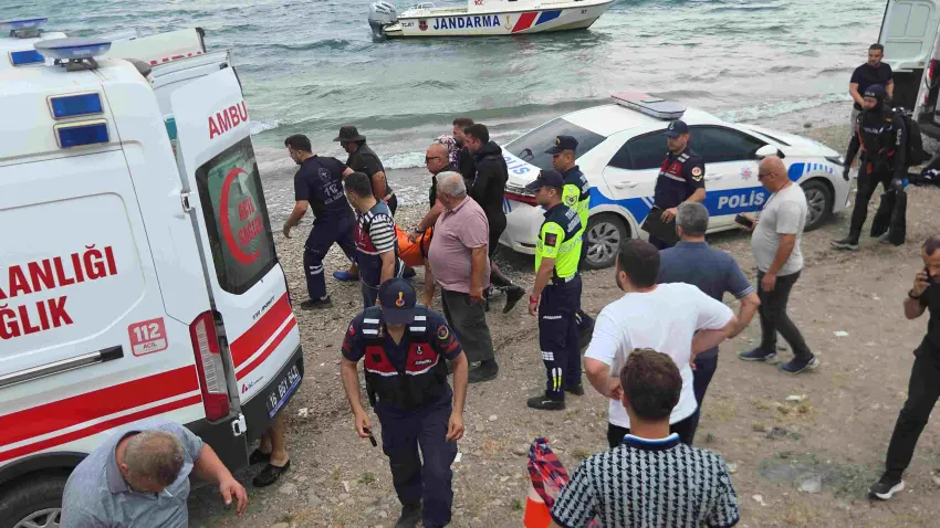 Serinlemek için girdikleri göl mezarları oldu haberinin görseli