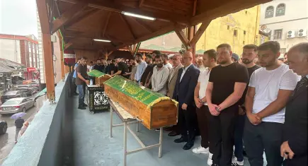 TIR'ın altına giren otomobildeki baba ve oğlu hayatını kaybetti