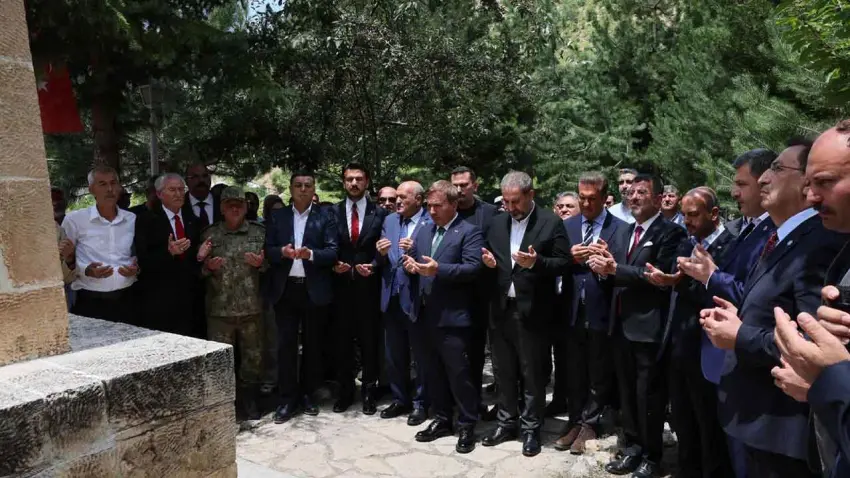Başbağlar Katliamı'nın 33'üncü yılında yaşamını yitirenler törenle anıldı haberinin görseli