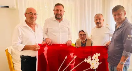 CHP İzmir'in asırlık çınarına 106. yaş ziyareti