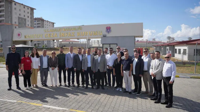 Özgür Özel, tutuklu Deniz Göktaş'ı ziyaret etti haberinin görseli