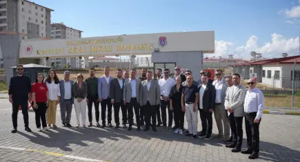 Özgür Özel, tutuklu Deniz Göktaş'ı ziyaret etti