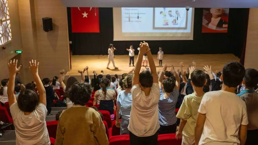 Bornova Belediyesi 2 bin 489 öğrenciye koruyucu sağlık eğitimi verdi haberinin görseli