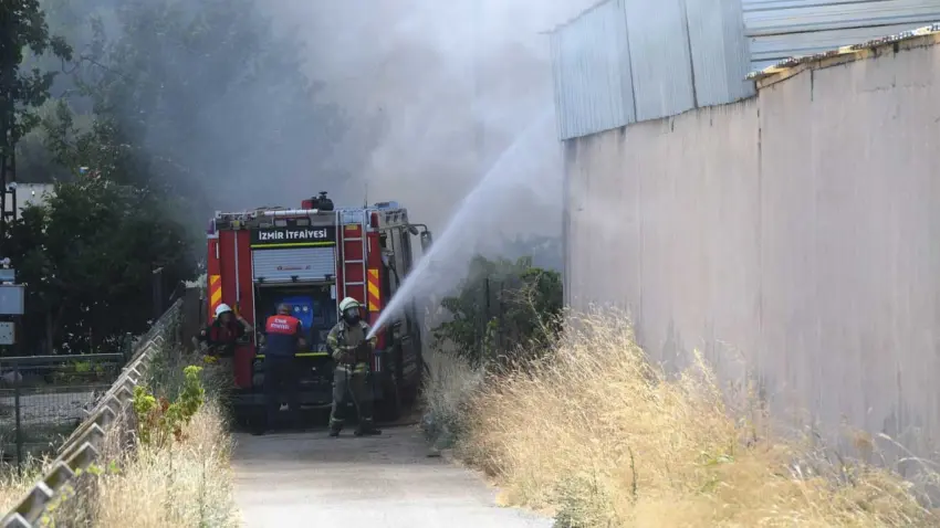 Bornova’da otluk alandaki yangın kontrol altına alındı haberinin görseli