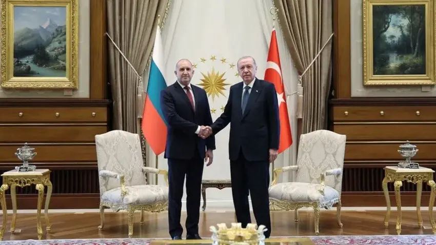 Cumhurbaşkanı Erdoğan'ın Zirve diplomasisi başladı: Bulgaristan Başbakanı Radev’i ağırladı haberinin görseli