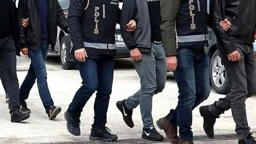 İzmir merkezli 5 ilde sigorta dolandırıcılığı operasyonu: 48 gözaltı haberinin görseli