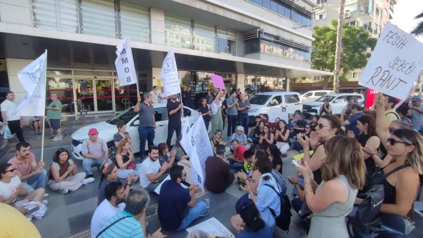 Karşıyaka'da asansör protokolü krizi haberinin görseli