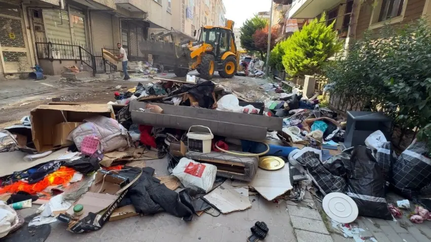 Kiracı cezaevine girdi, ev sahibi eşyaları sokağa attı haberinin görseli