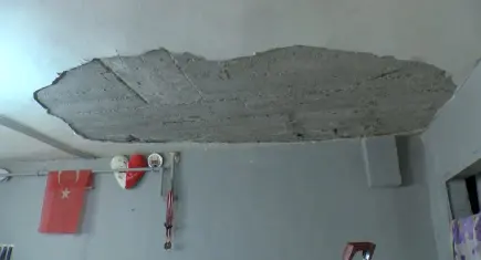Önce tavan çöktü, sonra evi su bastı