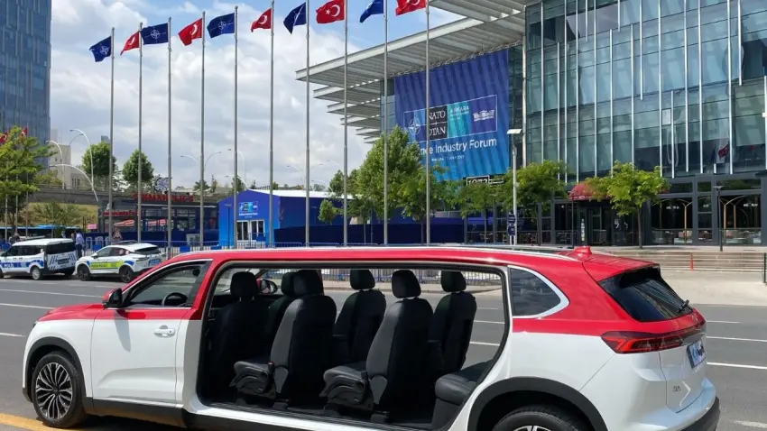 Türkiye'nin ilk Togg limuzinleri Nato Zirvesi için sahaya indi haberinin görseli
