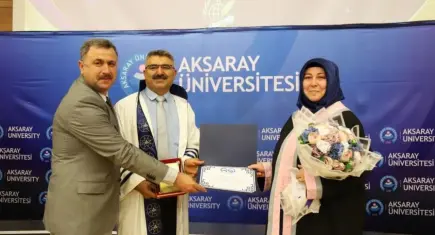 3 çocuk annesi ev hanımı azmetti, üniversiteden bölüm birincisi olarak mezun oldu