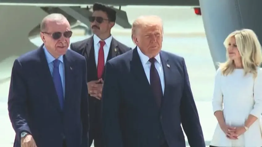 ABD Başkanı Donald Trump Ankara’ya iniş yaptı: Cumhurbaşkanı Erdoğan karşıladı haberinin görseli