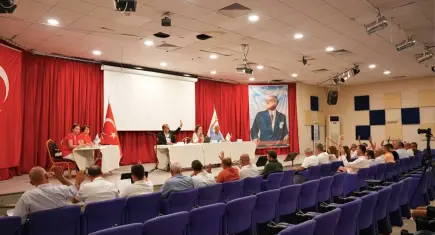 Başkan Denizli, Çeşme’de devam eden projeleri meclis toplantısında değerlendirdi