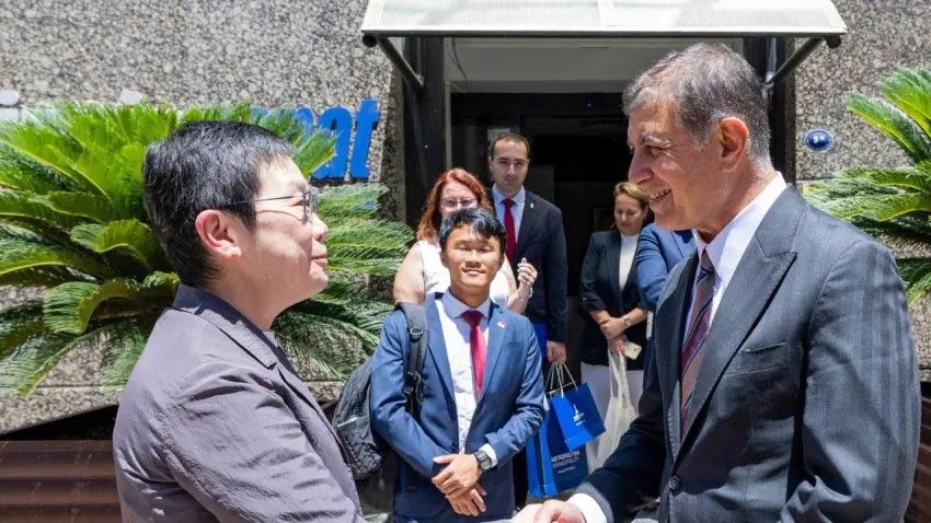 Başkan Tugay’dan Singapur’a İEF ve EXPO 2027 daveti haberinin görseli