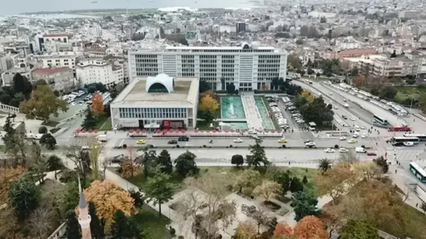 İBB'ye yönelik 'Yolsuzluk' davasında sanıklar hakim karşısına çıkacak haberinin görseli