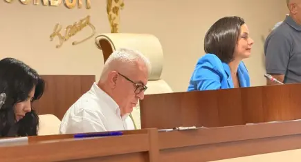 Karabağlar Meclisi'nde tansiyon yükseldi: Divan seçimi ve soru önergesi krizi