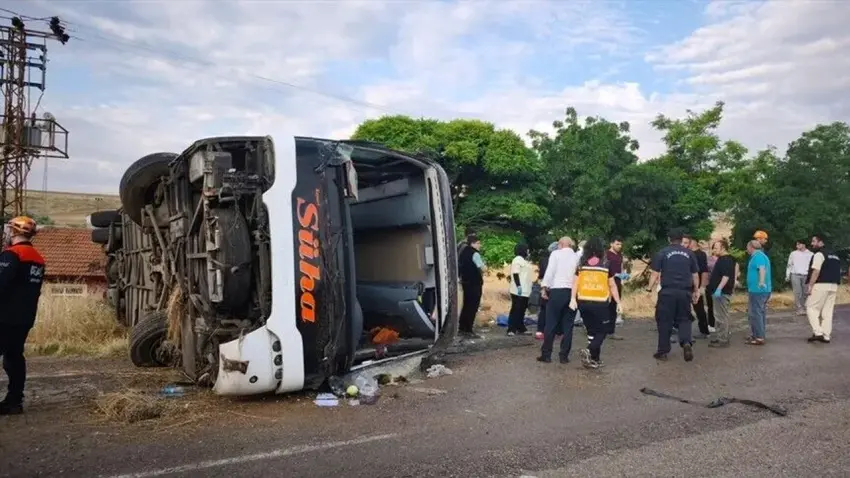 Kırıkkale'de feci kaza: Yolcu otobüsü devrildi, 41 kişi yaralandı haberinin görseli