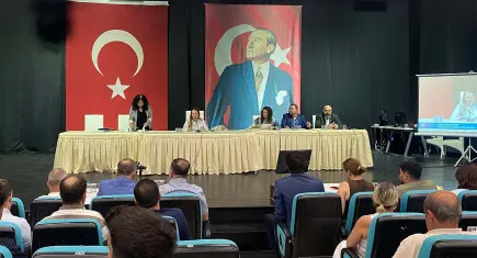 Konak Meclisi'nde tabela düzenlemesi gerginliği