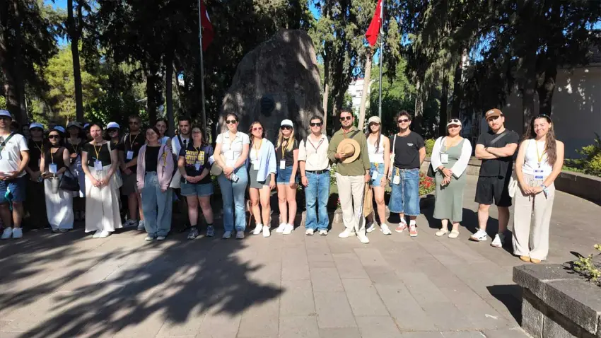 Mimarlık öğrencileri Karşıyaka’nın tarihi ve kültürel mirasını gezdi haberinin görseli