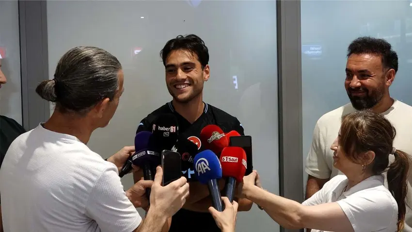 Trabzonspor'un yeni yıldızı Aral Şimşir Trabzon'da: 5 yıldır beni istiyorlardı, seçimim çok kolay oldu haberinin görseli
