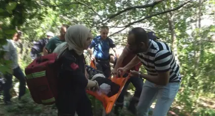Amasya'da alevlerin arasında kalan görme engelli yaşlı kadını itfaiye ekipleri son anda kurtardı