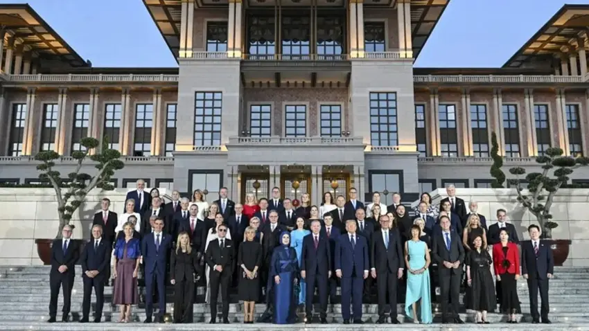Çek liderler arasındaki kriz NATO fotoğrafına yansıdı haberinin görseli
