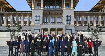 Çek liderler arasındaki kriz NATO fotoğrafına yansıdı