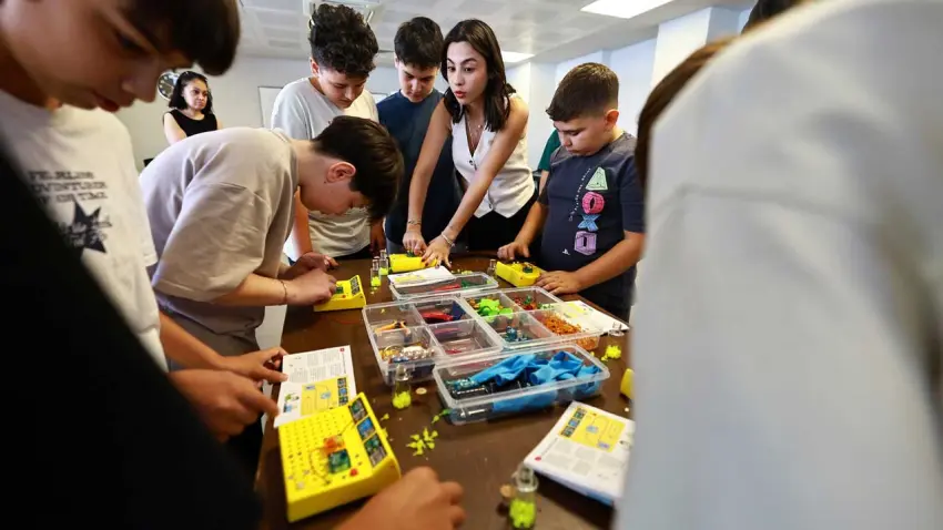 Efes Selçuk Belediyesi Yaz Okulu’nda robotik kodlama eğitimi haberinin görseli