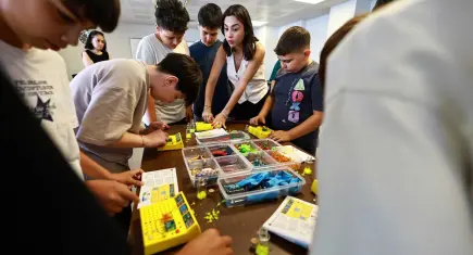 Efes Selçuk Belediyesi Yaz Okulu’nda robotik kodlama eğitimi