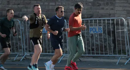 Fransa Cumhurbaşkanı Macron, Zirve öncesi Seğmenler Parkı'nda koştu