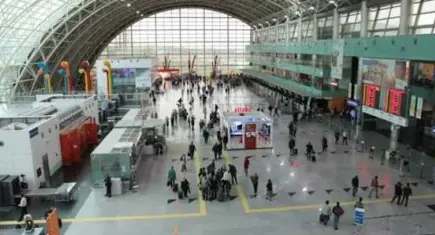 İzmir havalimanında dehşet: Bıçakla saldırdı