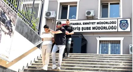 Turistlerin çantalarını çalan hırsızlar tutuklandı