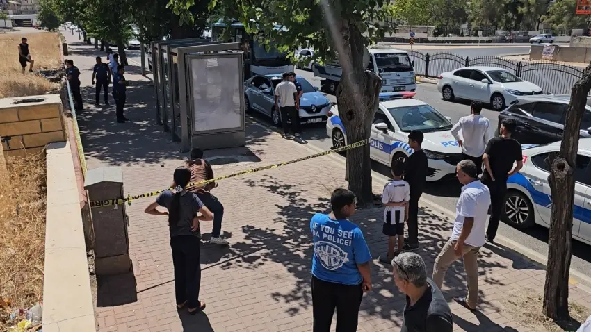 Uzaklaştırma kararına rağmen eşini durakta öldürdü haberinin görseli