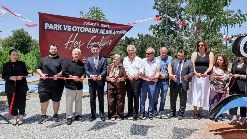 Bayraklı'da yeni park ve otopark törenle hizmete açıldı haberinin görseli